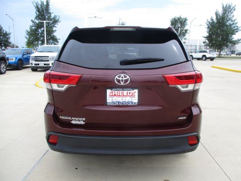 Used 2019 Toyota Highlander LE AWD/4WD image 5