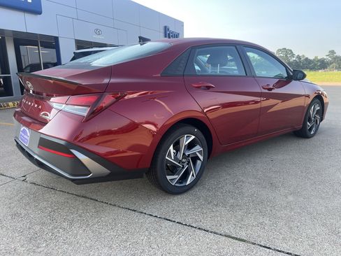 Used 2025 Hyundai Elantra Sport image 3