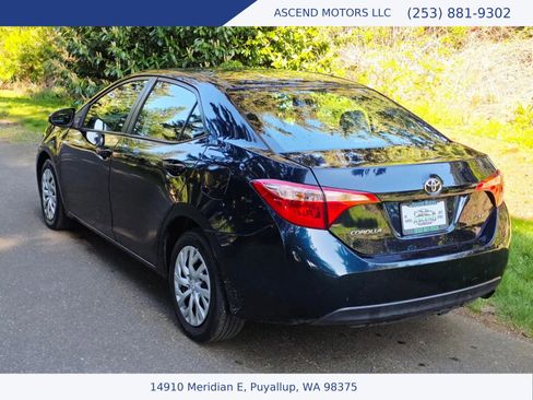 Used 2017 Toyota Corolla LE w/ Carpet Mat Package (TMS) FWD image 3