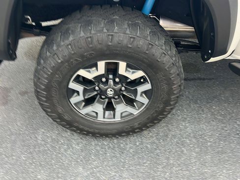 Used 2023 Toyota Tacoma TRD Off-Road w/ Technology Package image 39