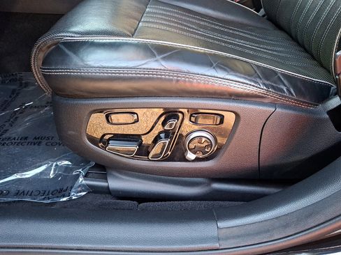 Used 2018 Genesis G90 5.0 Ultimate AWD/4WD image 16