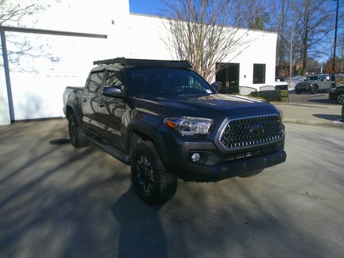 Used 2019 Toyota Tacoma TRD Off-Road w/ Exterior Package image 2