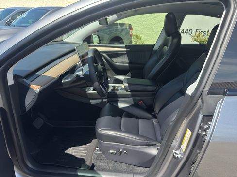 Used 2025 Tesla Model Y Long Range AWD/4WD image 9