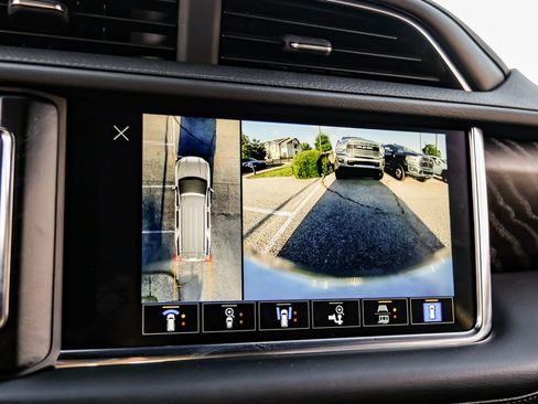 Used 2024 GMC Yukon XL Denali AWD/4WD image 21
