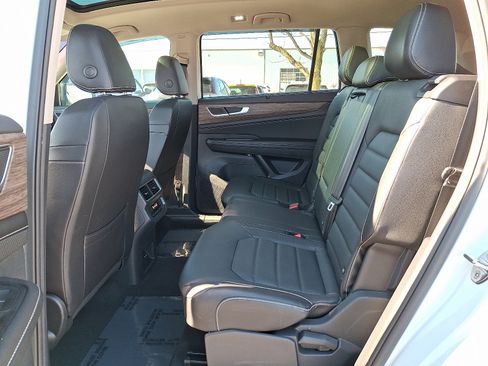 Used 2024 Volkswagen Atlas SEL image 9