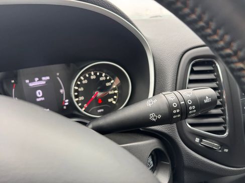 Used 2018 Jeep Compass Latitude w/ Cold Weather Group image 18