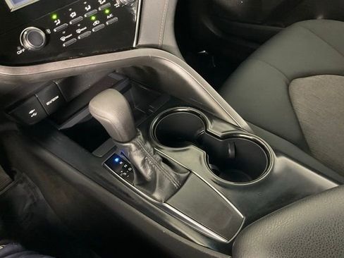 Used 2018 Toyota Camry LE image 16