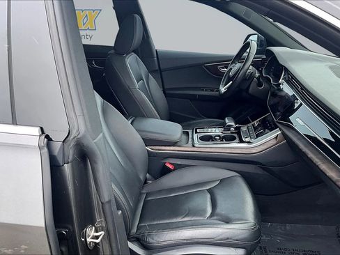 Used 2019 Audi Q8 Premium Plus w/ Premium Plus AWD/4WD image 34