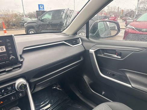 Used 2021 Toyota RAV4 XLE w/ Convenience Package image 29