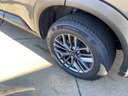 Used 2023 Nissan Rogue S image 29