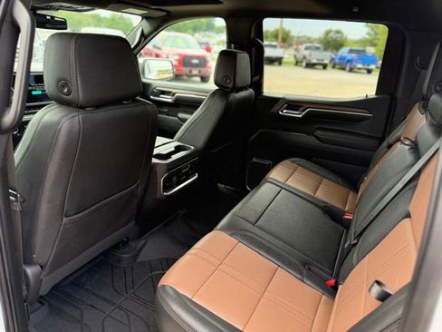 Used 2023 Chevrolet Silverado 1500 High Country w/ High Country Premium Package image 9