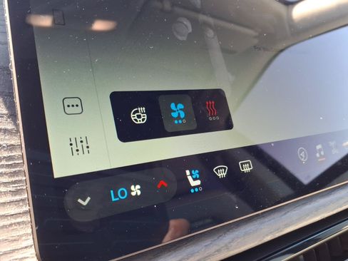 Used 2024 Rivian R1S Adventure AWD/4WD image 4