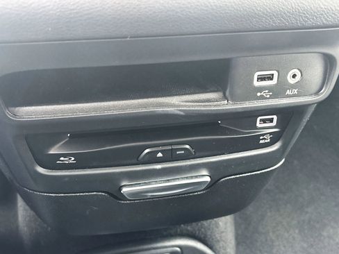 Used 2019 Chrysler Pacifica Touring-L Plus w/ S Appearance Package image 25