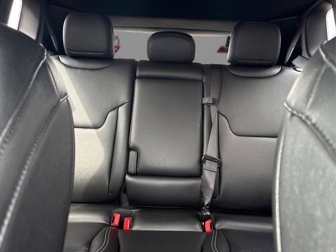 Used 2025 Jeep Compass Limited image 17