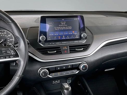 Used 2025 Nissan Altima 2.5 SR image 9