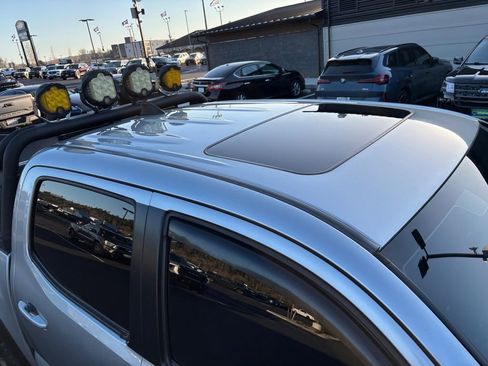 Used 2023 Toyota Tacoma TRD Off-Road w/ TRD Premium Off Road Package image 29