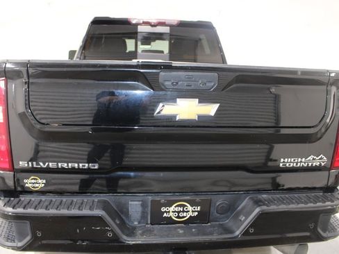 Used 2024 Chevrolet Silverado 2500 High Country w/ High Country Premium Package AWD/4WD image 8