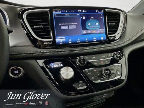 New 2026 Chrysler Pacifica Select w/ S Appearance Package image 28