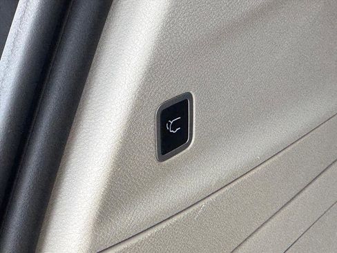 Used 2022 Chrysler Pacifica Touring-L FWD image 6