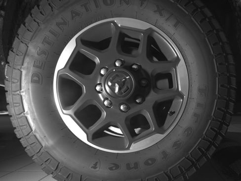 Used 2025 RAM 2500 Laramie AWD/4WD image 26