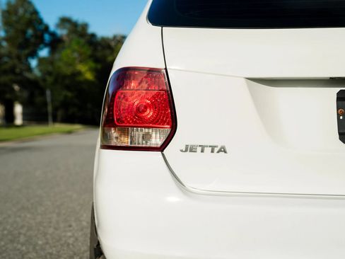Used 2010 Volkswagen Jetta TDI FWD image 45