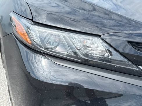 Used 2022 Toyota Camry SE w/ Cold Weather Package FWD image 12