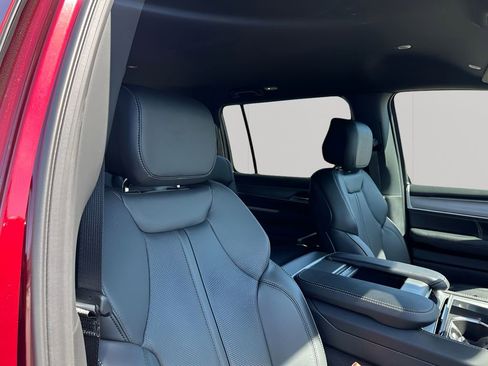New 2026 Jeep Grand Wagoneer Limited AWD/4WD image 17