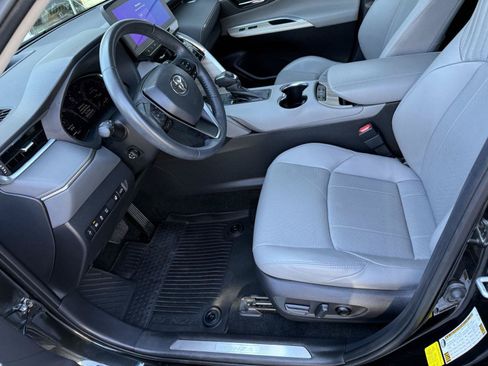 Used 2023 Toyota Venza Limited AWD/4WD image 10