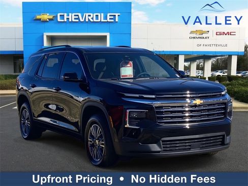 New 2025 Chevrolet Traverse LT w/ LPO, Floor Liner Package image 1