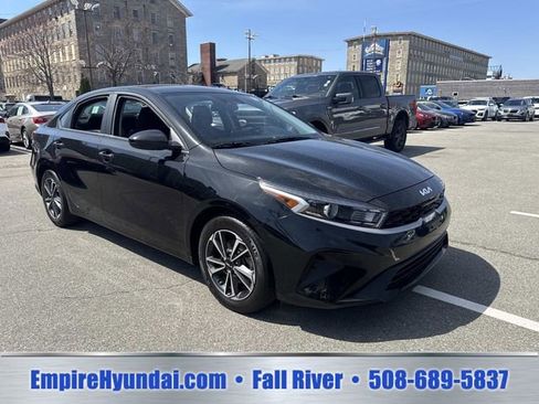 Used 2023 Kia Forte LXS FWD image 2
