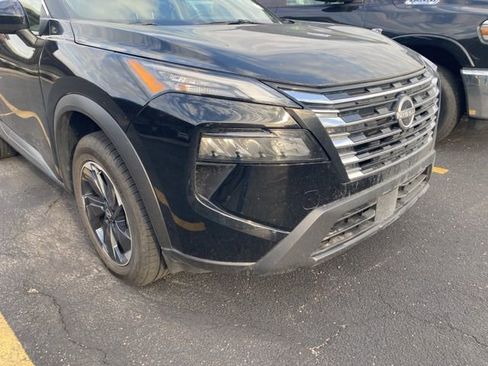 Used 2025 Nissan Rogue SV image 3