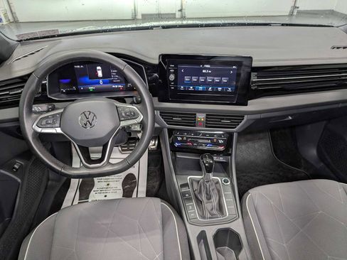 Used 2025 Volkswagen Jetta Sport image 5