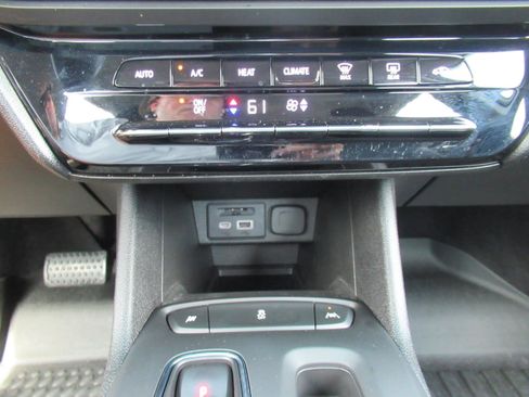 Used 2023 Chevrolet Bolt LT FWD image 26