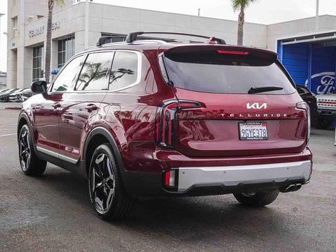 Certified 2023 Kia Telluride EX w/ EX Captain's Chair Package FWD image 5