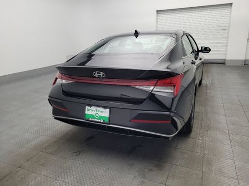 Used 2025 Hyundai Elantra SEL image 7