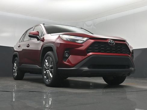 Used 2022 Toyota RAV4 XLE Premium FWD image 32