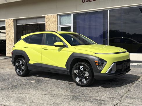 Used 2024 Hyundai Kona SEL AWD/4WD image 1