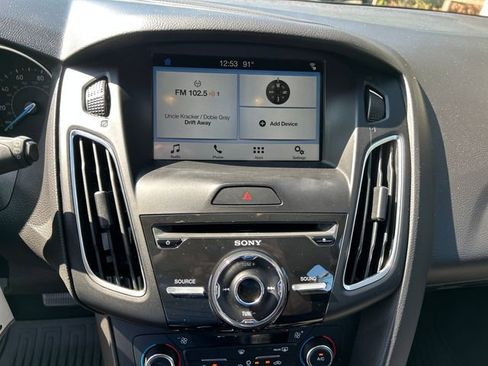 Used 2017 Ford Focus SEL w/ Cold Weather Package image 19