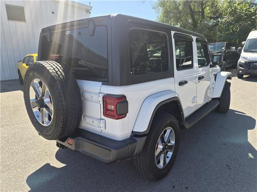 Used 2022 Jeep Wrangler Unlimited Sahara w/ LED Lighting Group AWD/4WD image 3