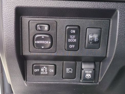 Used 2021 Toyota Tundra SR5 w/ SR5 Upgrade Package AWD/4WD image 22