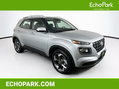 Used 2025 Hyundai Venue SEL FWD image 1