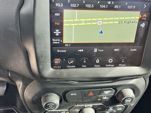 Used 2022 Jeep Renegade Latitude AWD/4WD image 12