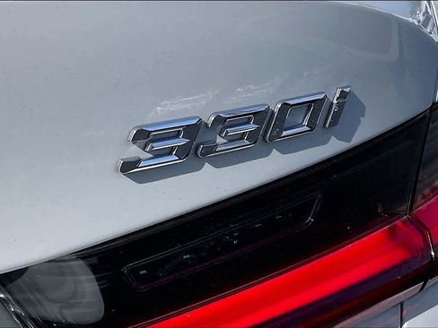 Used 2022 BMW 330i xDrive Sedan w/ M Sport Package image 11