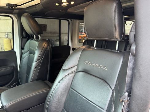 Used 2022 Jeep Wrangler Unlimited Sahara AWD/4WD image 9