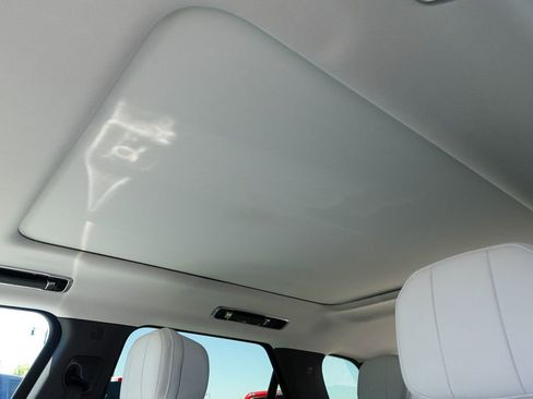 Used 2023 Land Rover Range Rover Sport SE image 28