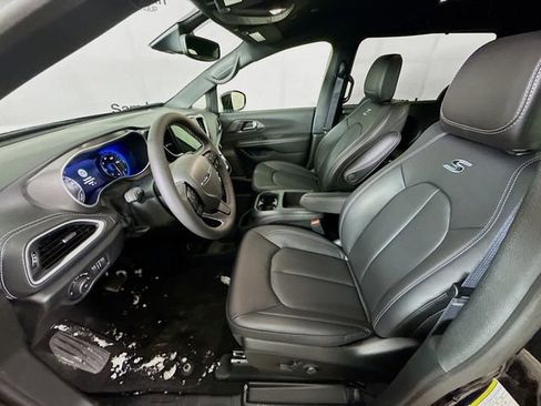 New 2026 Chrysler Pacifica Select w/ S Appearance Package image 19