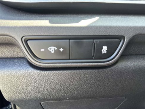 Used 2025 Kia Carnival EX FWD image 17