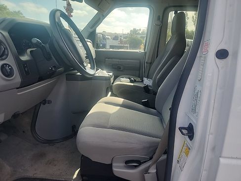 Used 2013 Ford E-350 and Econoline 350 XLT RWD image 19