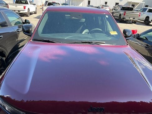 Used 2023 Jeep Grand Cherokee Altitude image 2