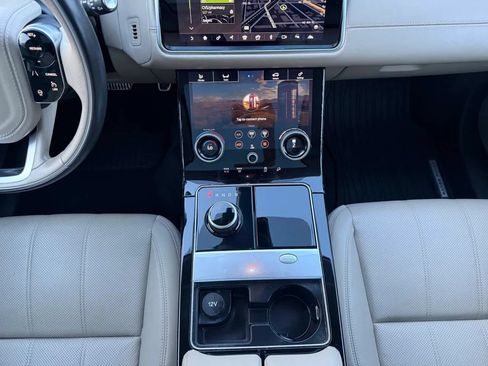 Used 2018 Land Rover Range Rover Velar R-Dynamic SE AWD/4WD image 32